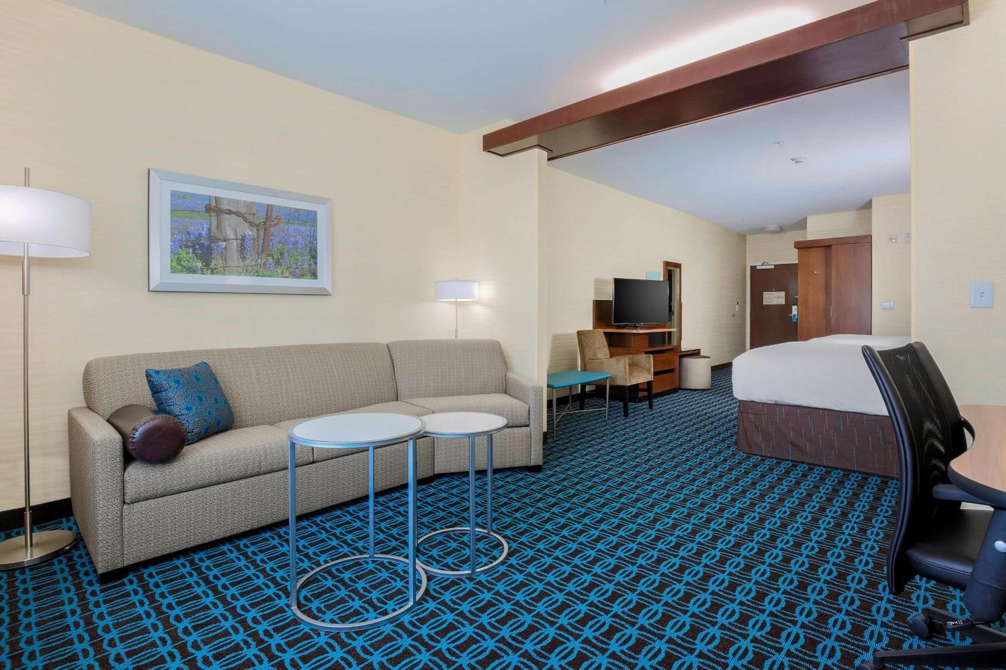 Fairfield Inn & Suites By Marriott Decatur At Decatur Conference Center Exterior photo